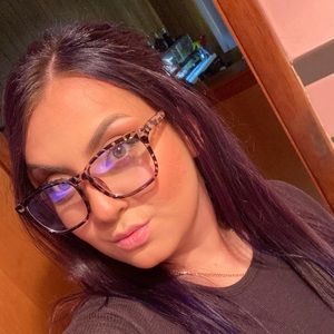 Meet your Posher, Claire